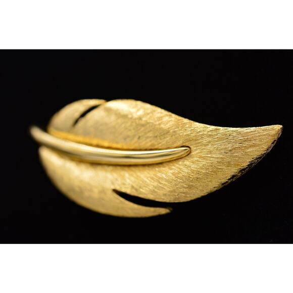 Givenchy Vintage Leaf Pin Brooch Brushed Gold Textured Chunky Signed 1980s Bin8 - Picture 4 of 11